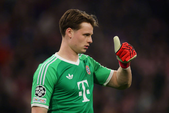 勤奋浇灌天赋！孔帕尼力挺的乌尔比希，正走在通往历史级门将的路上